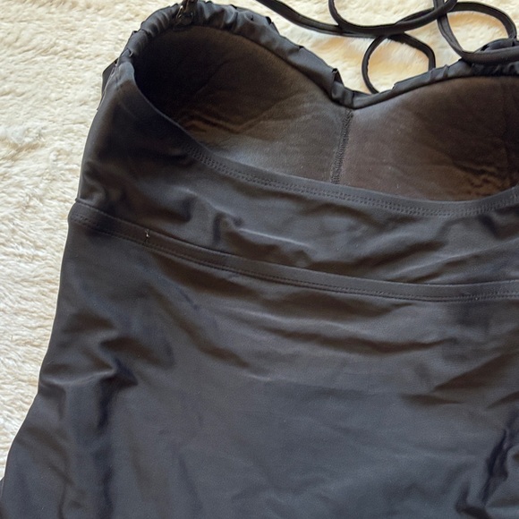 Black Strapless Ruffled One-Piece Swimsuit - Picture 6 of 8